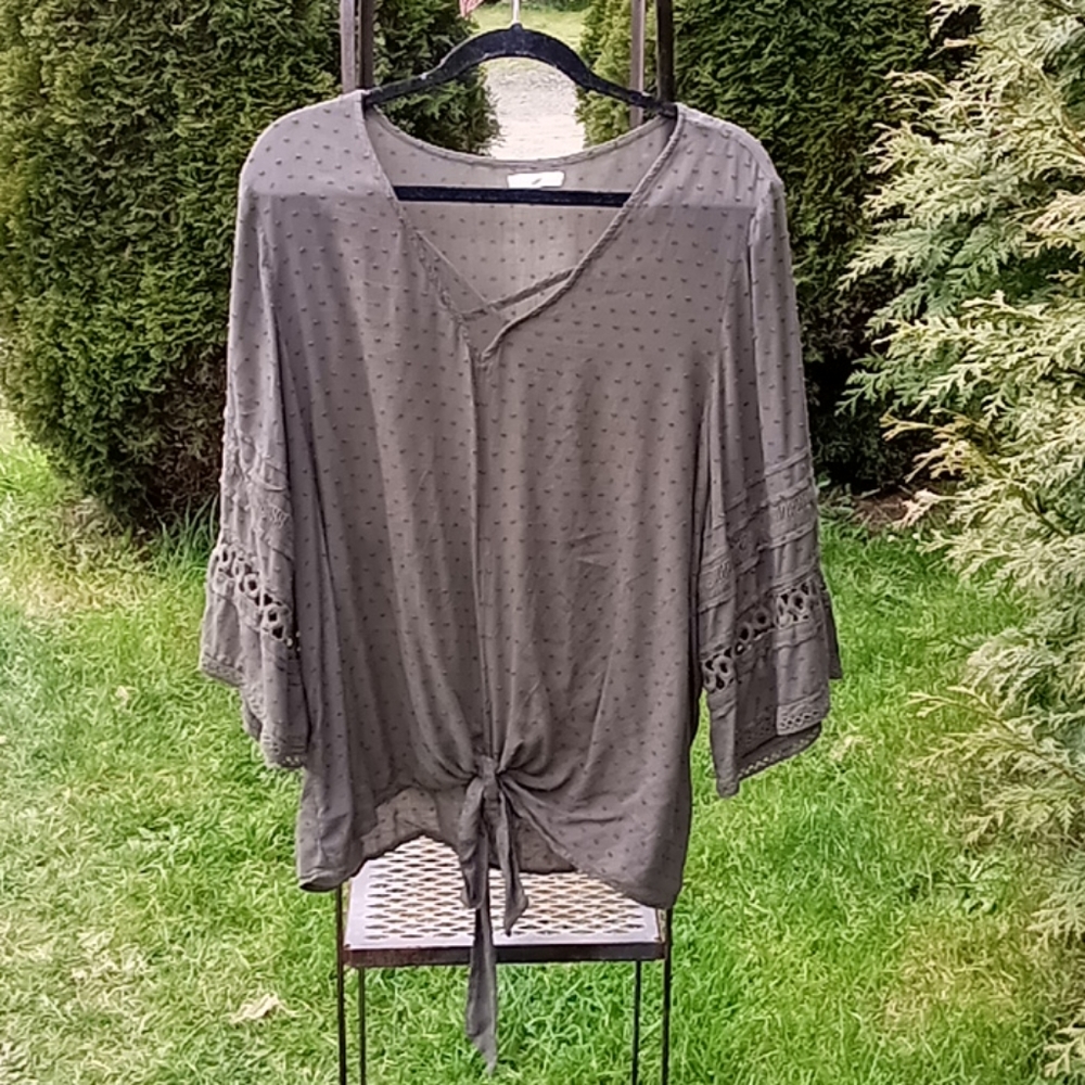 MAURICES size 2 top